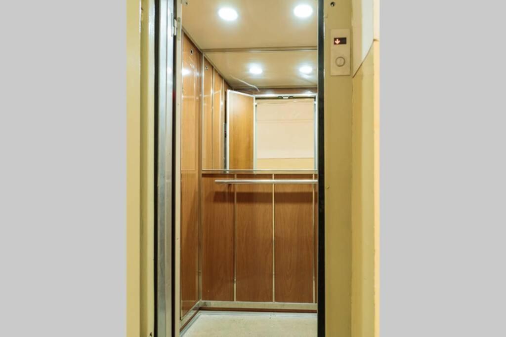 Sunny 2Br Flat - Old Town View Apartment Bucharest Exterior photo